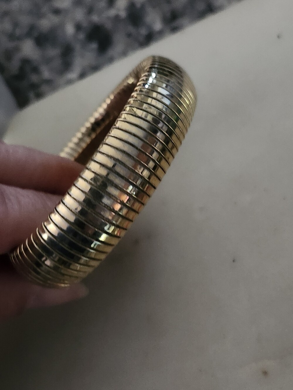 Elegant Gold Tone Ribbed Stretch Bangle Bracelet - Picture 5 of 12